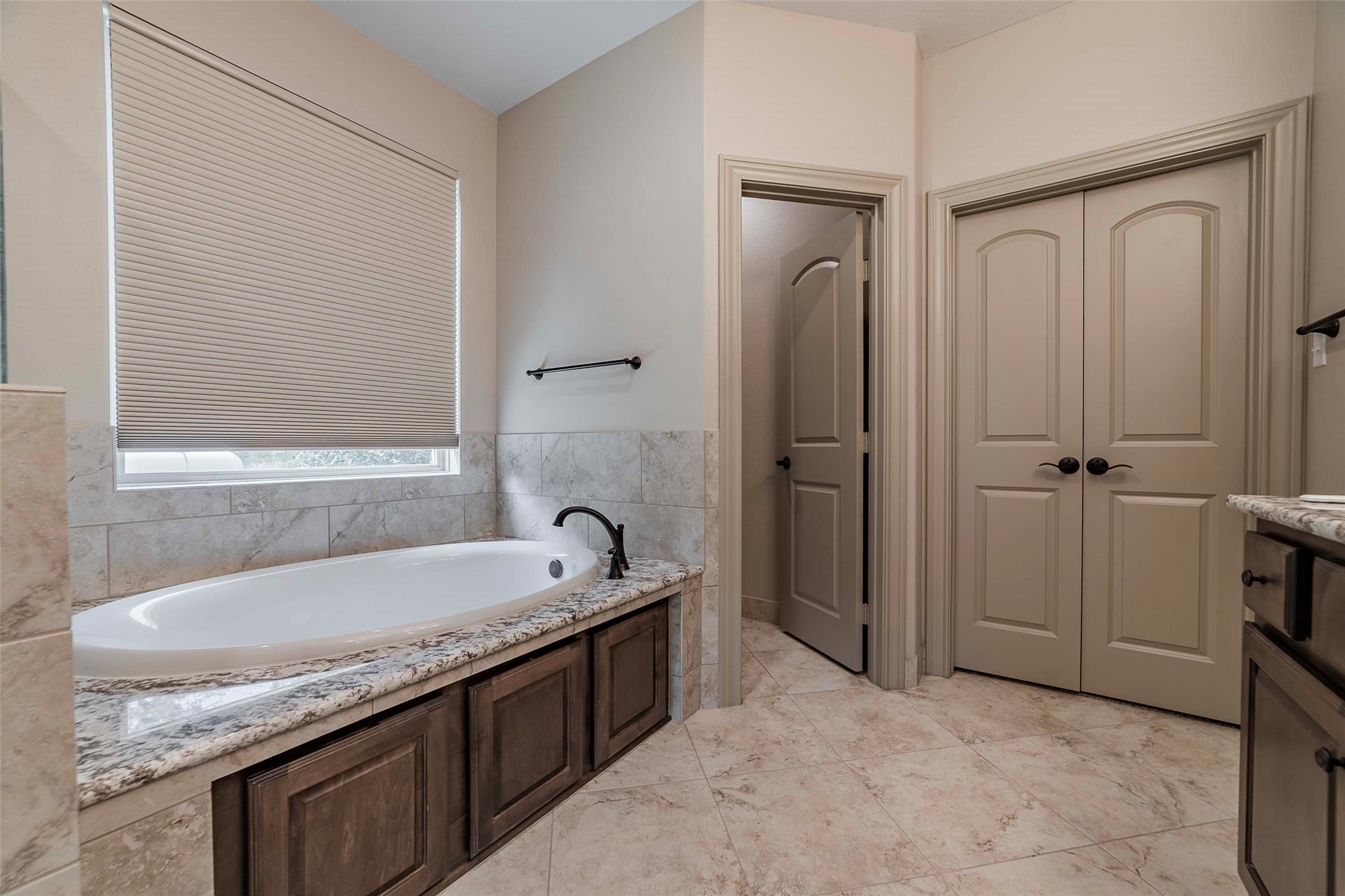 9695 County Road 321 Caldwell, TX 77836 - Photo 16 of 40 a bathroom with a granite countertop tub sink and mirror