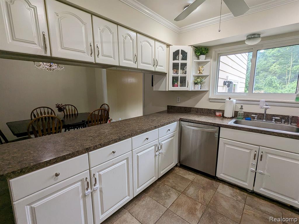 26199 Power Road Farmington Hills, MI 48334 - Photo 8 of 51