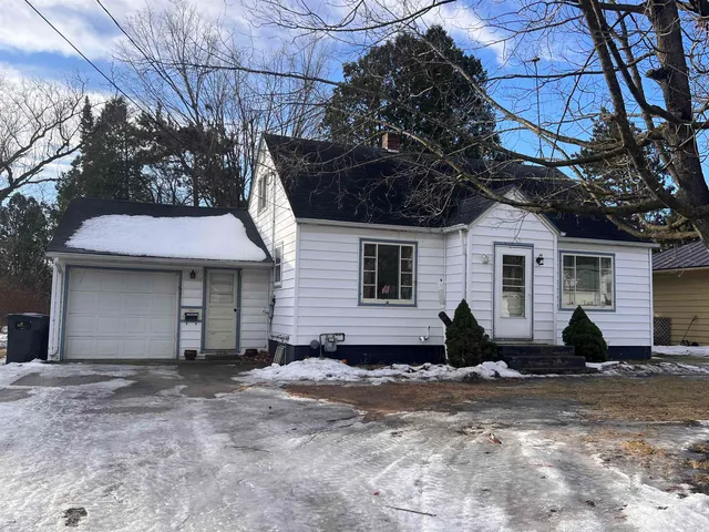 $149,900 | 720 East Fulton Street, Waupaca, WI 54981