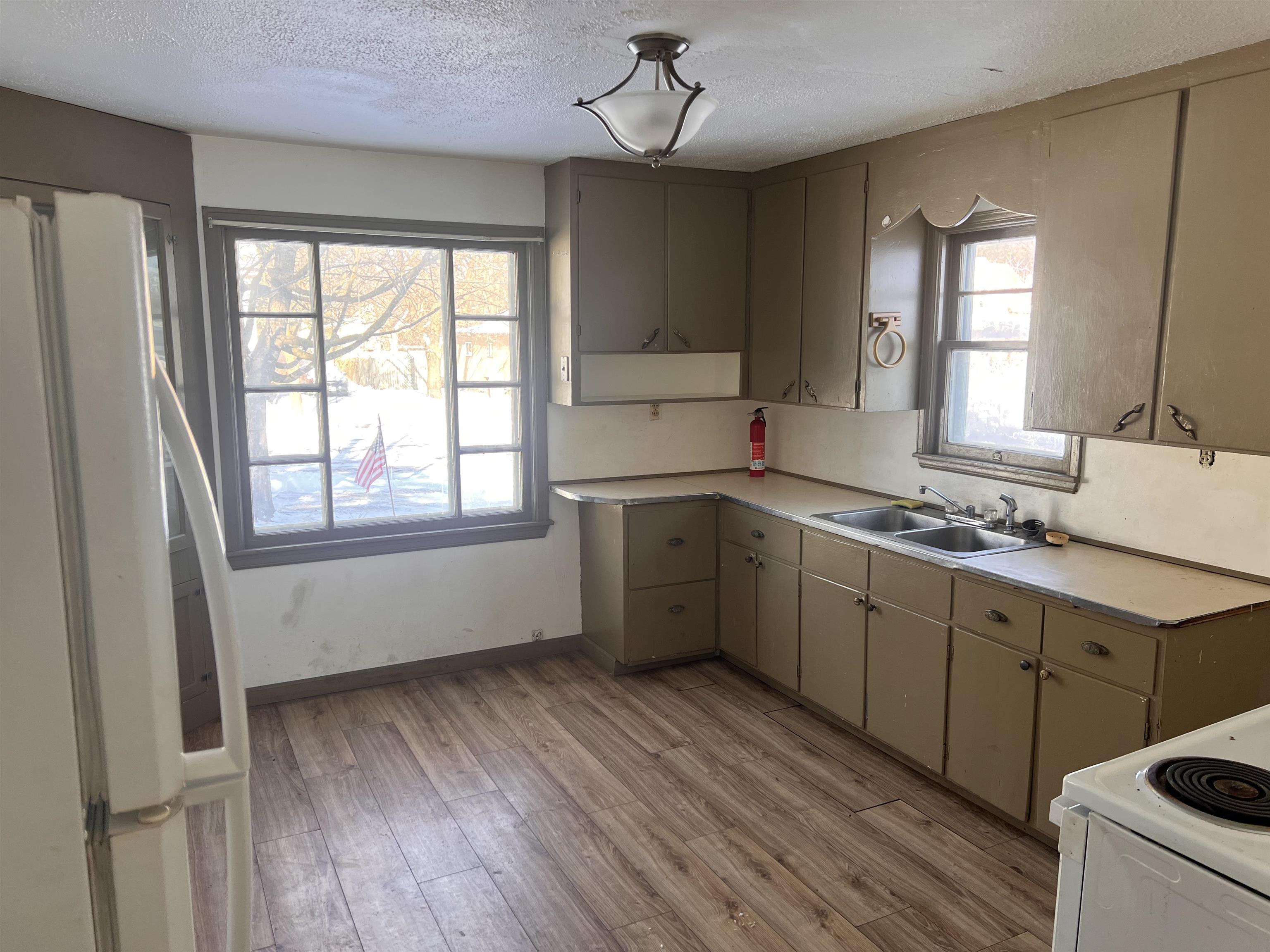 720 East Fulton Street Waupaca, WI 54981 - Photo 11 of 21