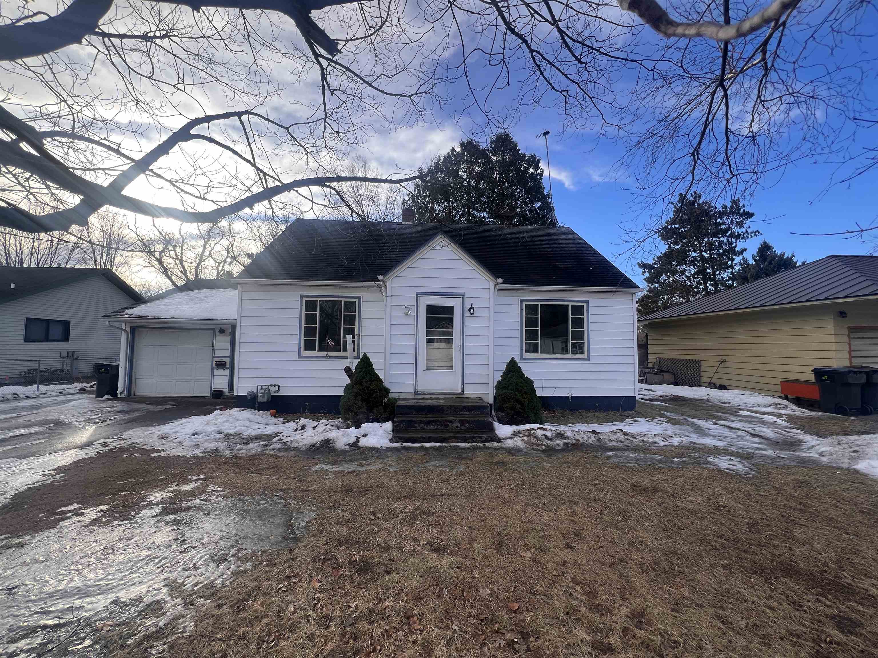 720 East Fulton Street Waupaca, WI 54981 - Photo 2 of 21