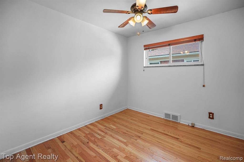 8057 Dale Center Line, MI 48015 - Photo 19 of 24