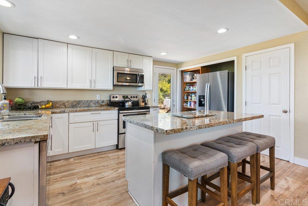 5741 Rainbow Heights Road Fallbrook, CA 92028 - Photo 5 of 57 Kitchen