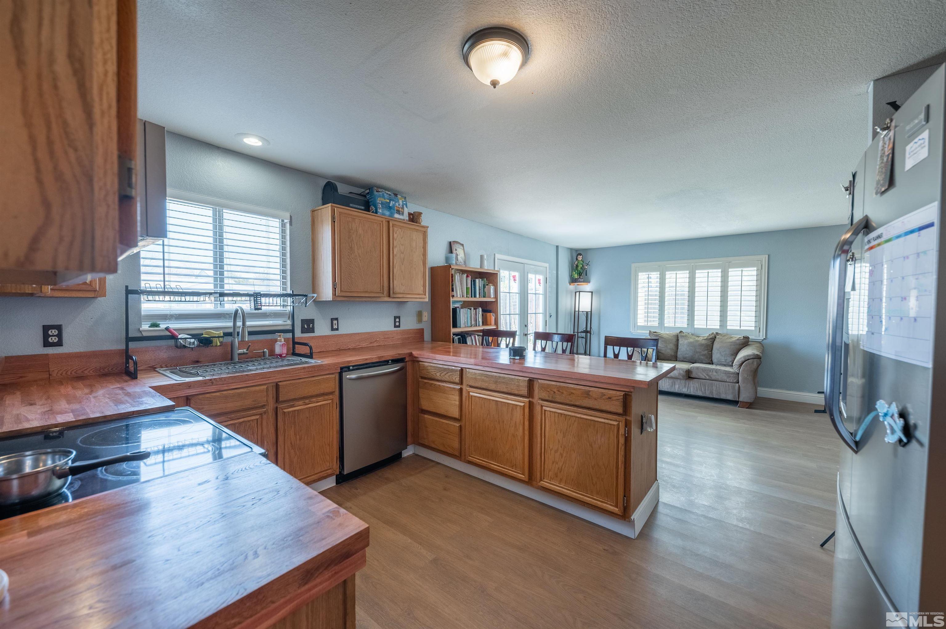 8674 Piper Place Reno, NV 89506 - Photo 8 of 28 Photo 8