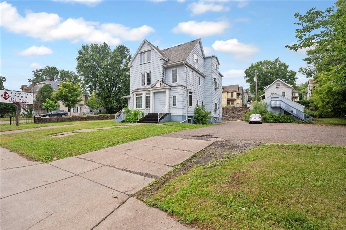 2231 West 3rd Street Duluth, MN 55806 - Photo 3 of 19