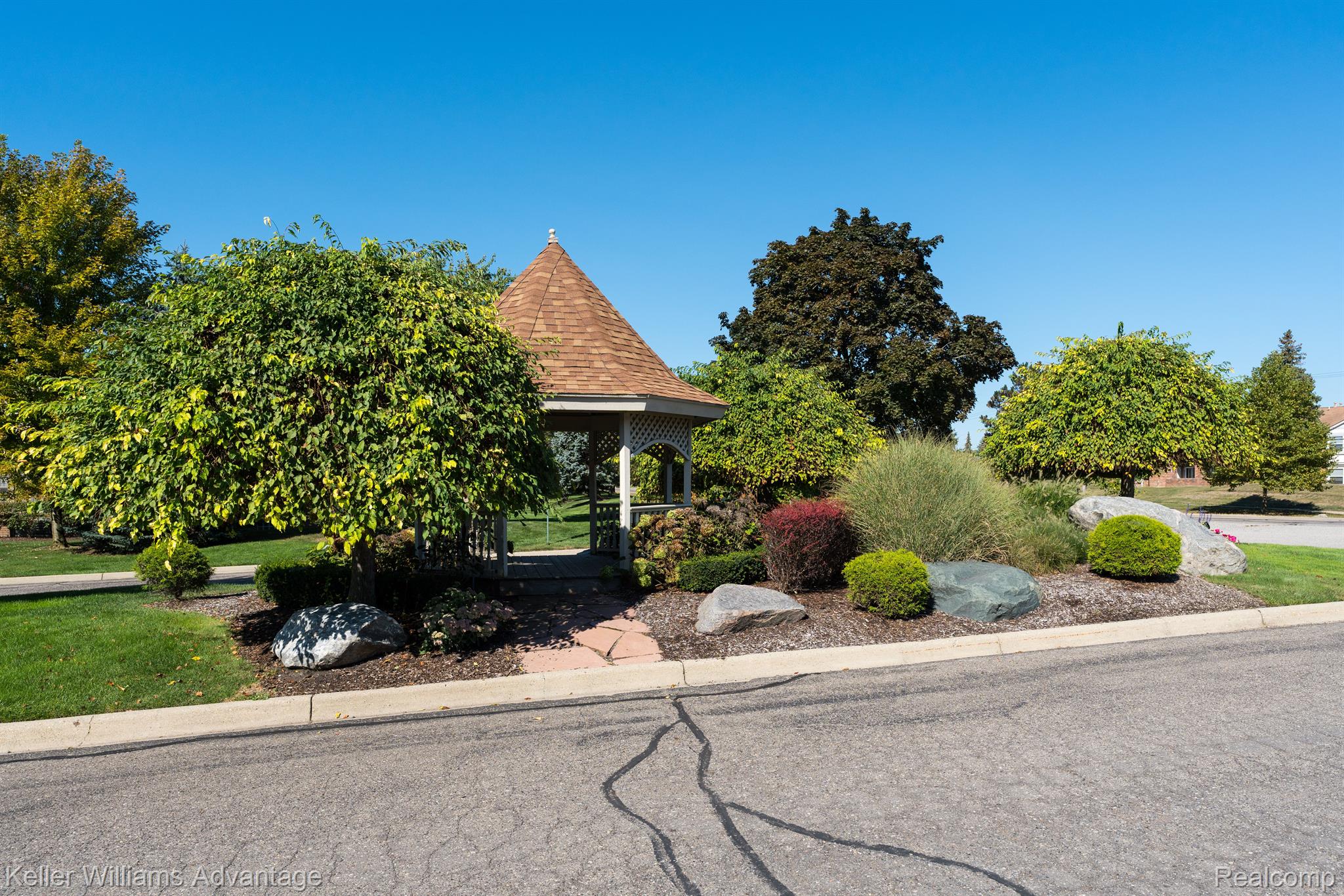 22212 Pondview Novi, MI 48375 - Photo 22 of 28 Gallery Image 22