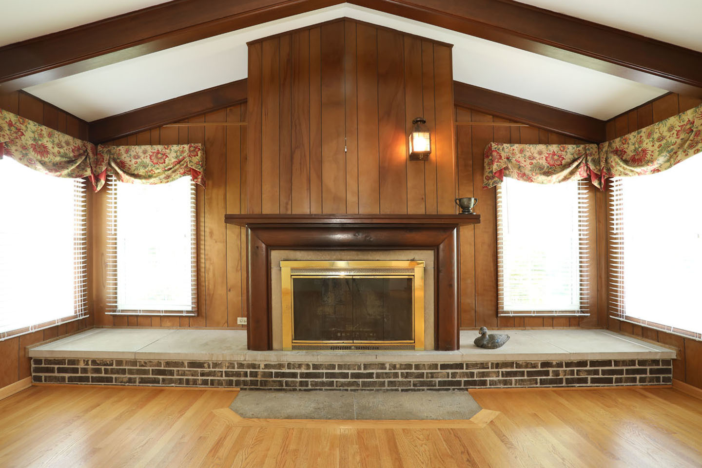 1324 Chartwell Road Schaumburg, IL 60169 - Photo 10 of 36