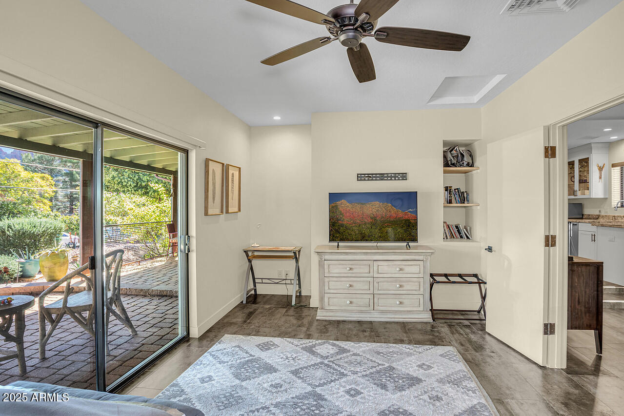 289 Wilson Road Sedona, AZ 86336 - Photo 28 of 43 HK5A8010-w-pic-in-tv