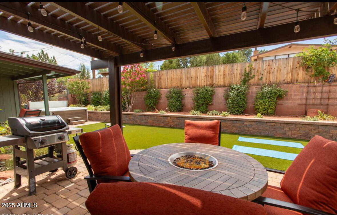 289 Wilson Road Sedona, AZ 86336 - Photo 4 of 43 Wilsonbackpatio
