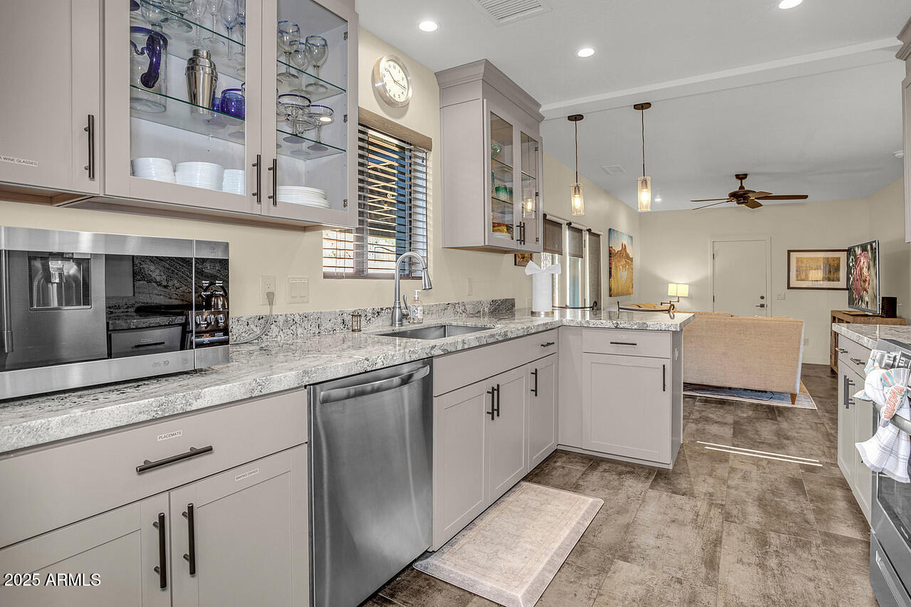 289 Wilson Road Sedona, AZ 86336 - Photo 10 of 43 HK5A7872-w-pic-in-tv