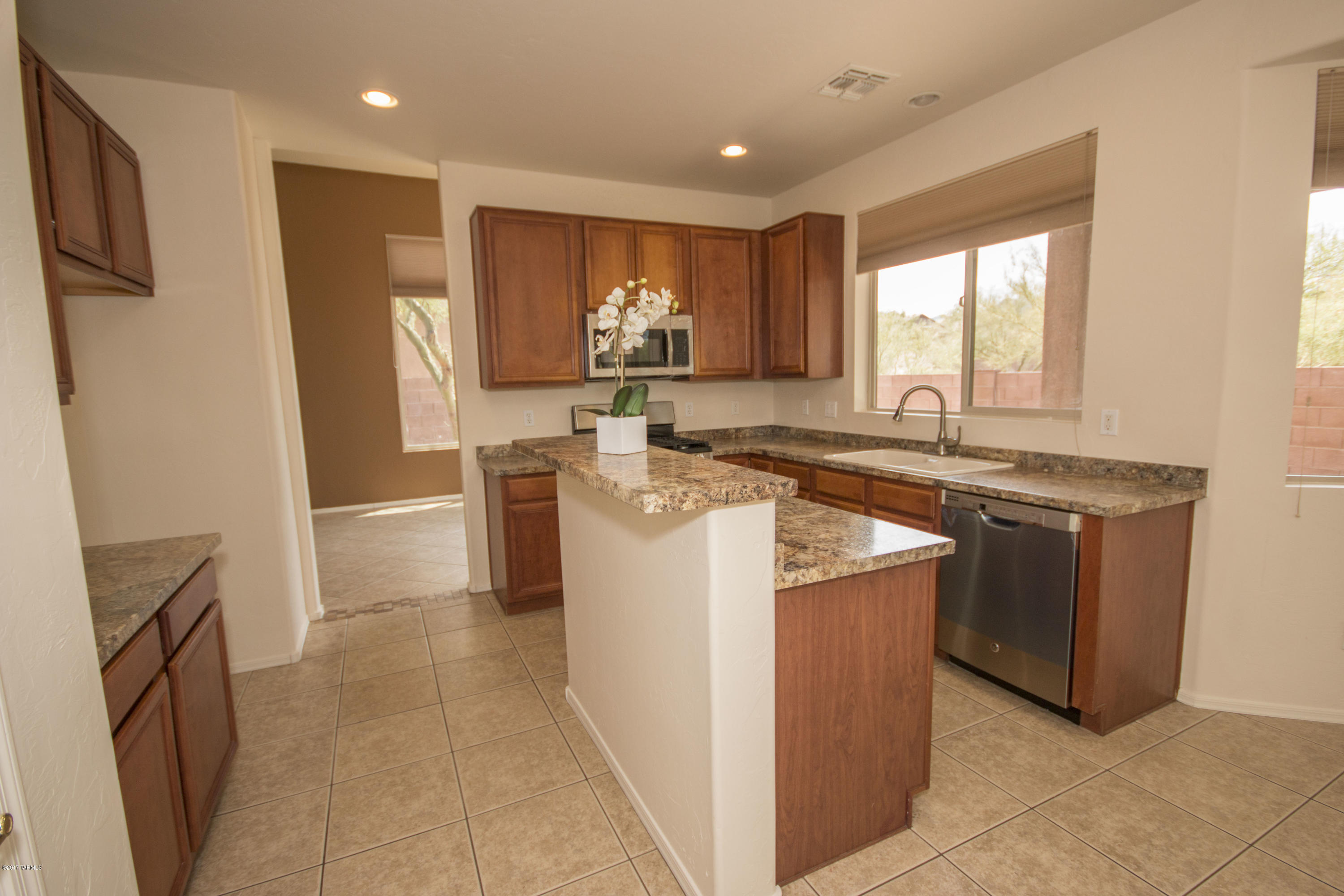 3329 North Bear Spring Trail Tucson, AZ 85745 - Photo 3 of 28