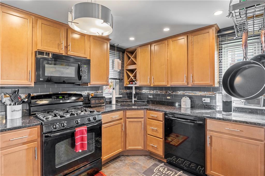 3791 Rural Court West Pittsburgh, PA 15221 - Photo 4 of 23 Gallery Image 4