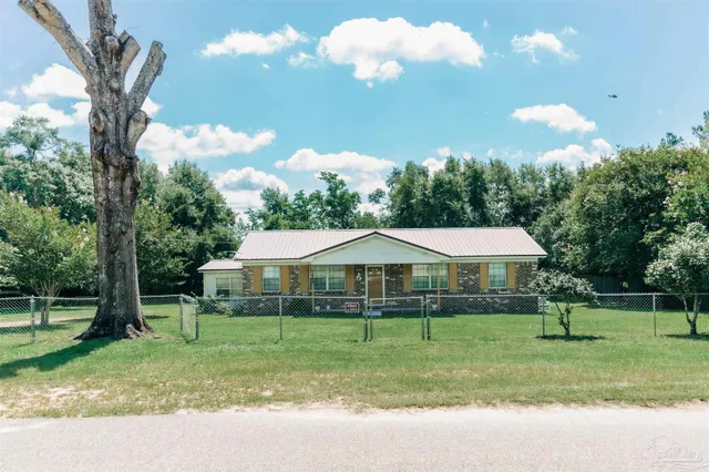 a view of a house with a yard