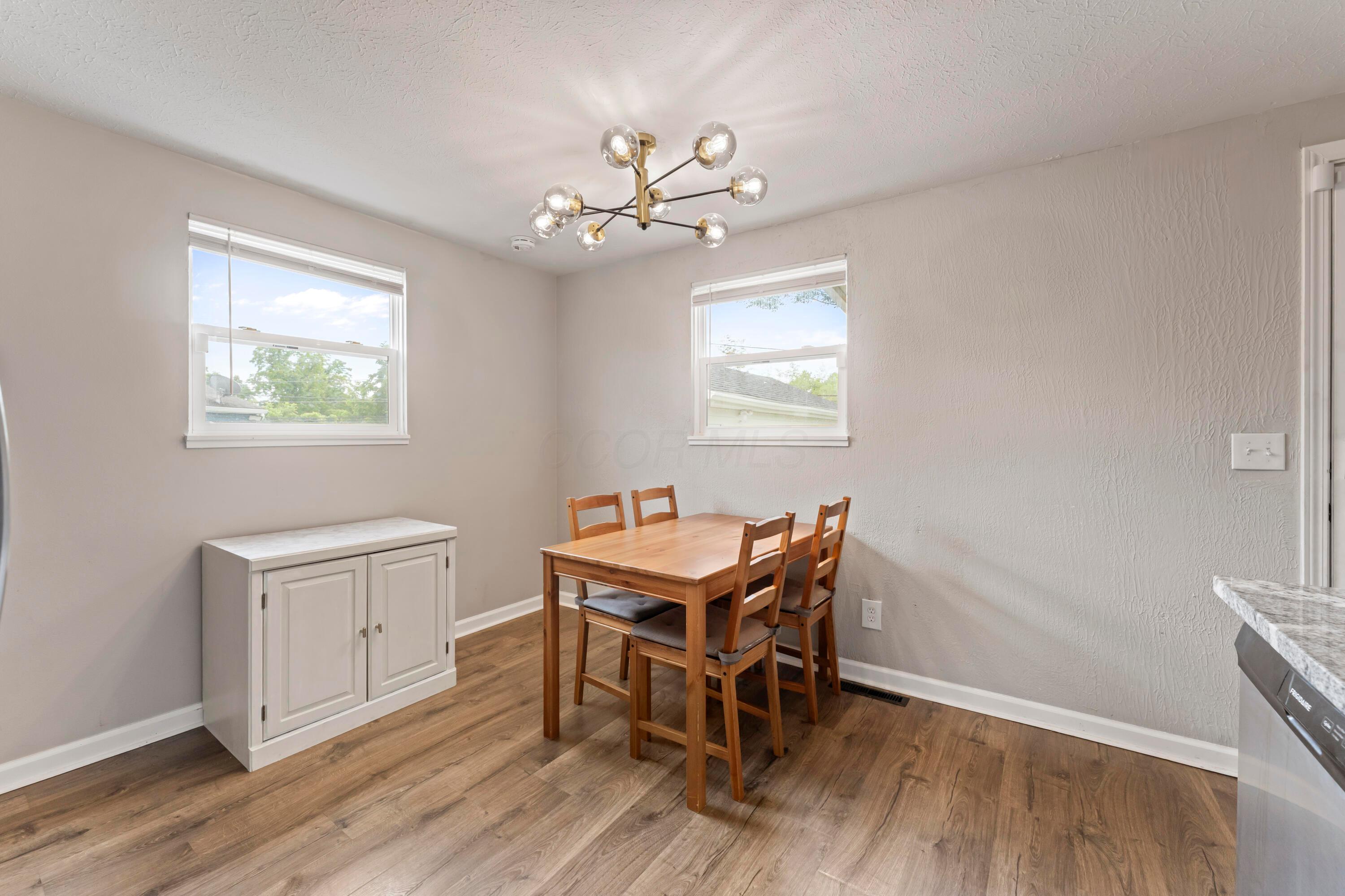 4071 Lynward Road Columbus, OH 43228 - Photo 9 of 32 Eating Space