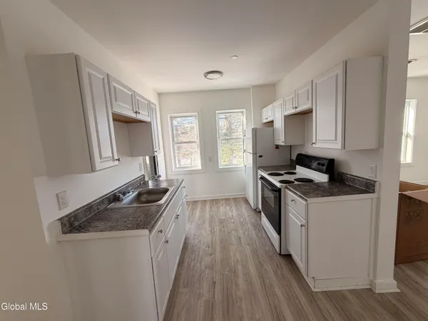 $1,200 | 8 Gardiner Street, Amsterdam, NY 12010