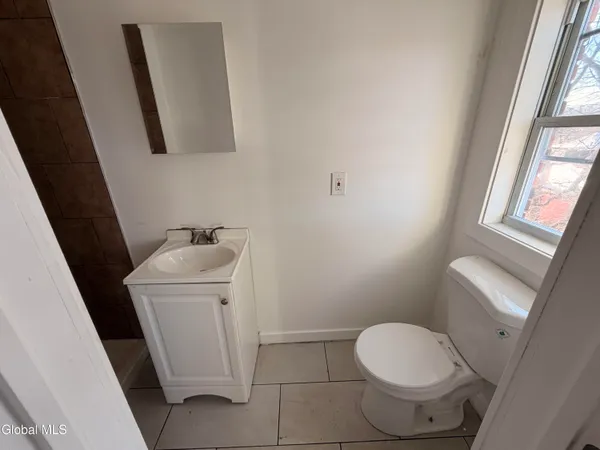 $1,200 | 8 Gardiner Street, Amsterdam, NY 12010