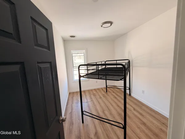 $1,200 | 8 Gardiner Street, Amsterdam, NY 12010