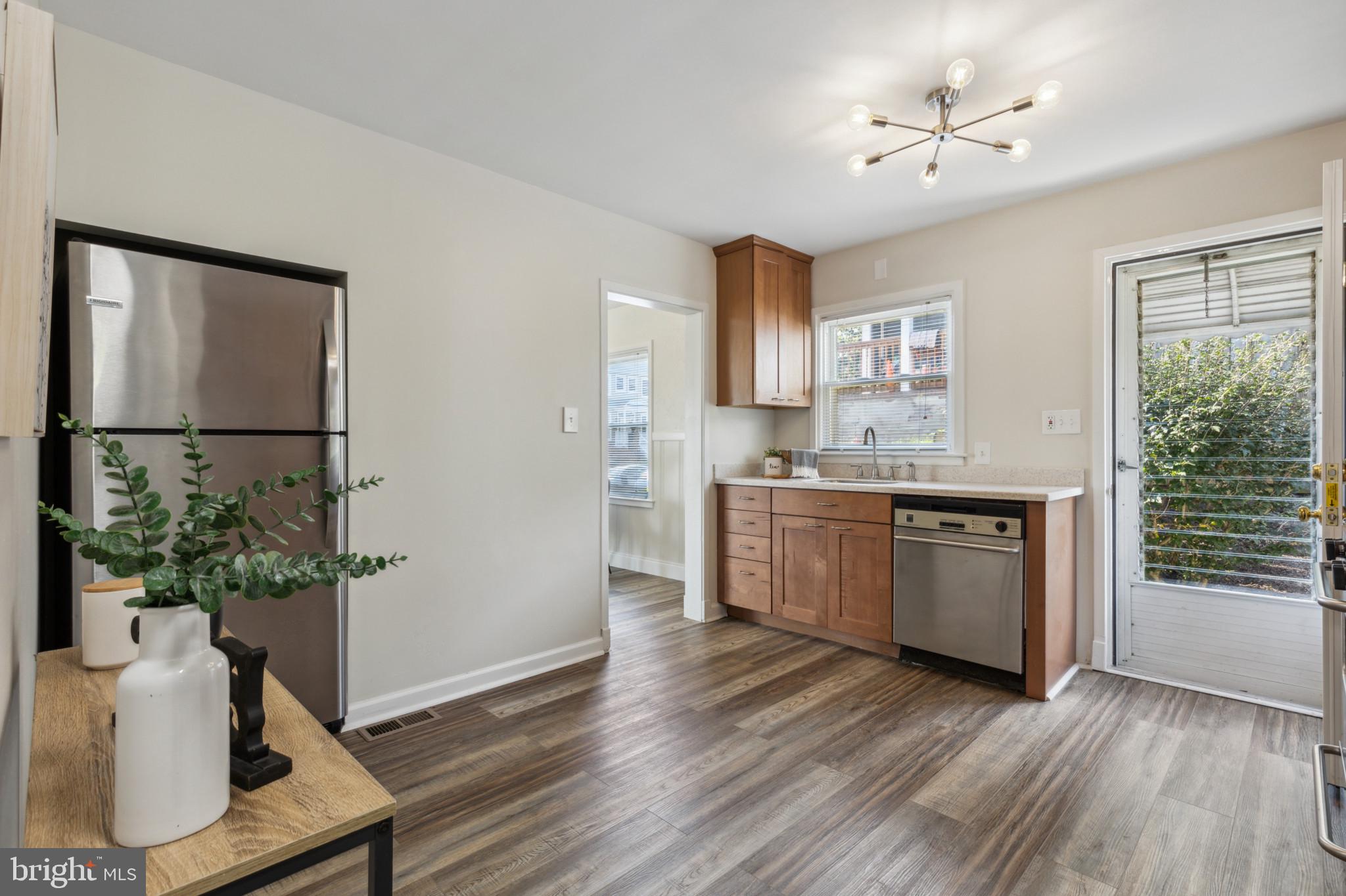 639 Orpington Road Baltimore, MD 21229 - Photo 11 of 38