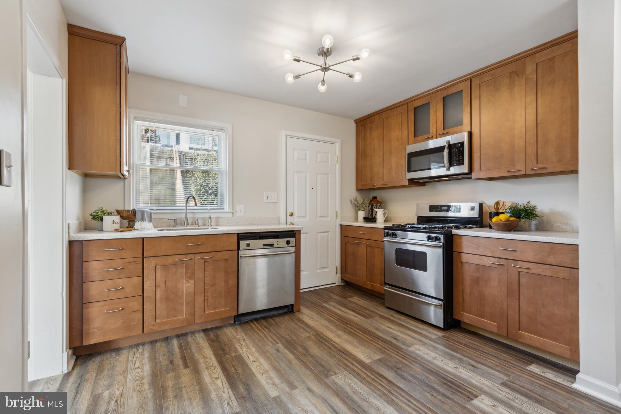 639 Orpington Road Baltimore, MD 21229 - Photo 8 of 38