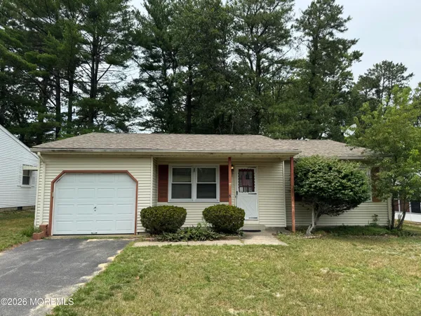$199,999 | 7 Chelsea Drive, Whiting, NJ 08759