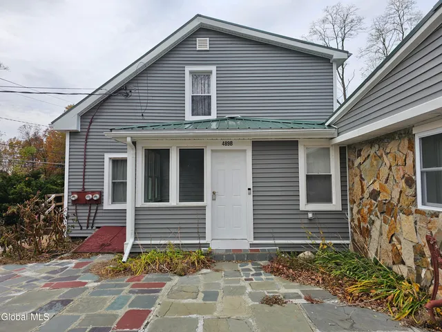 $2,100 | 489 Grooms Road, Unit B, Clifton Park, NY 12065