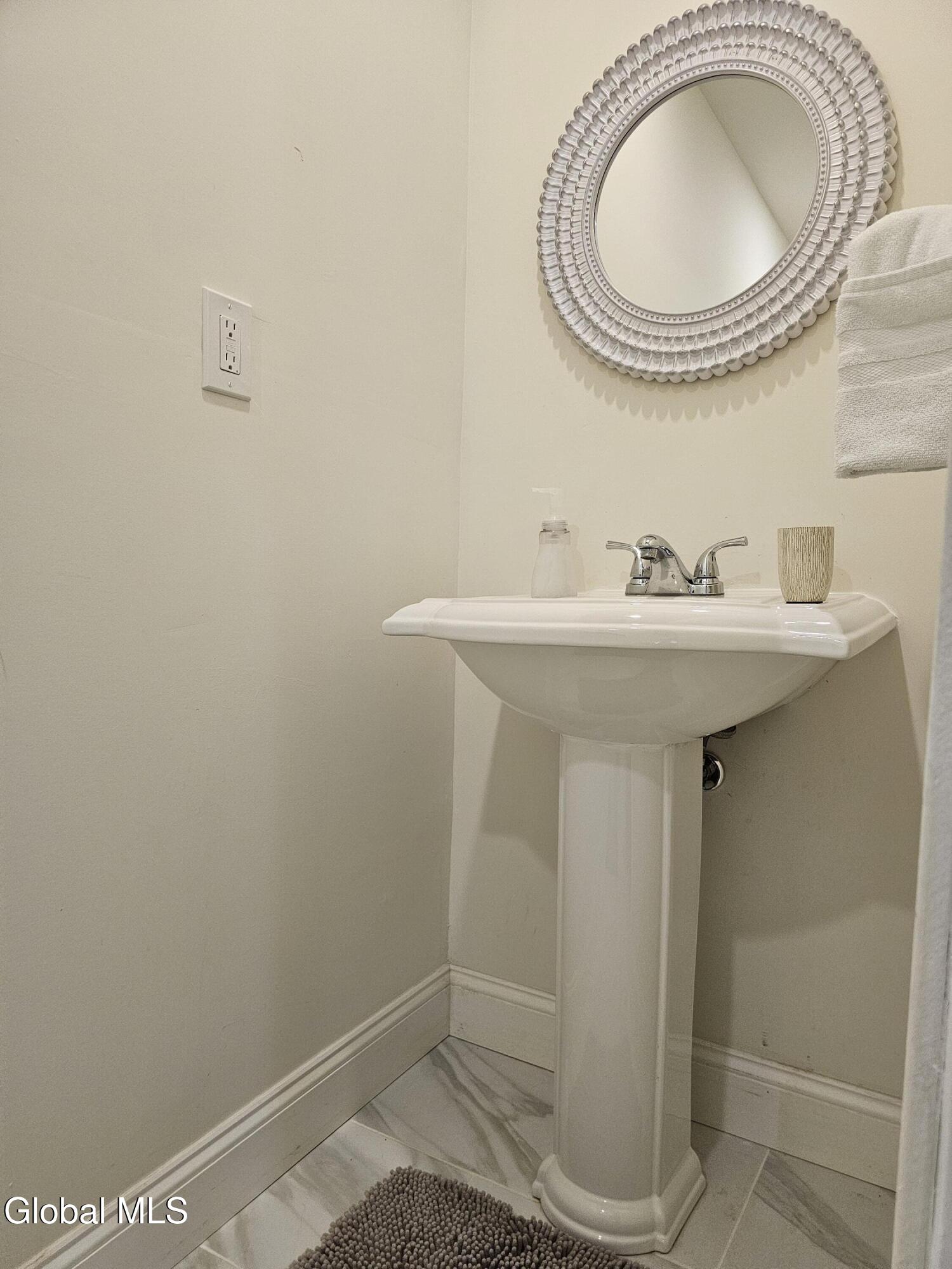 489 Grooms Road, Unit B Clifton Park, NY 12065 - Photo 18 of 20 20251105_130342