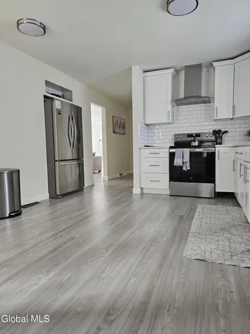 $2,100 | 489 Grooms Road, Unit B, Clifton Park, NY 12065