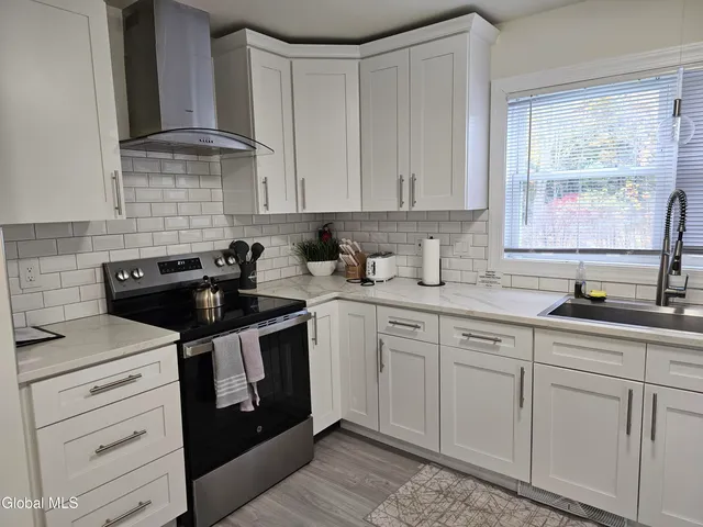 $2,100 | 489 Grooms Road, Unit B, Clifton Park, NY 12065