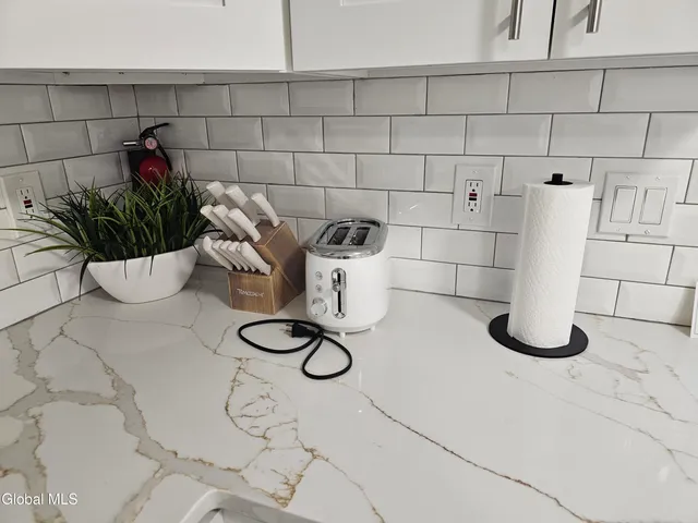 $2,100 | 489 Grooms Road, Unit B, Clifton Park, NY 12065