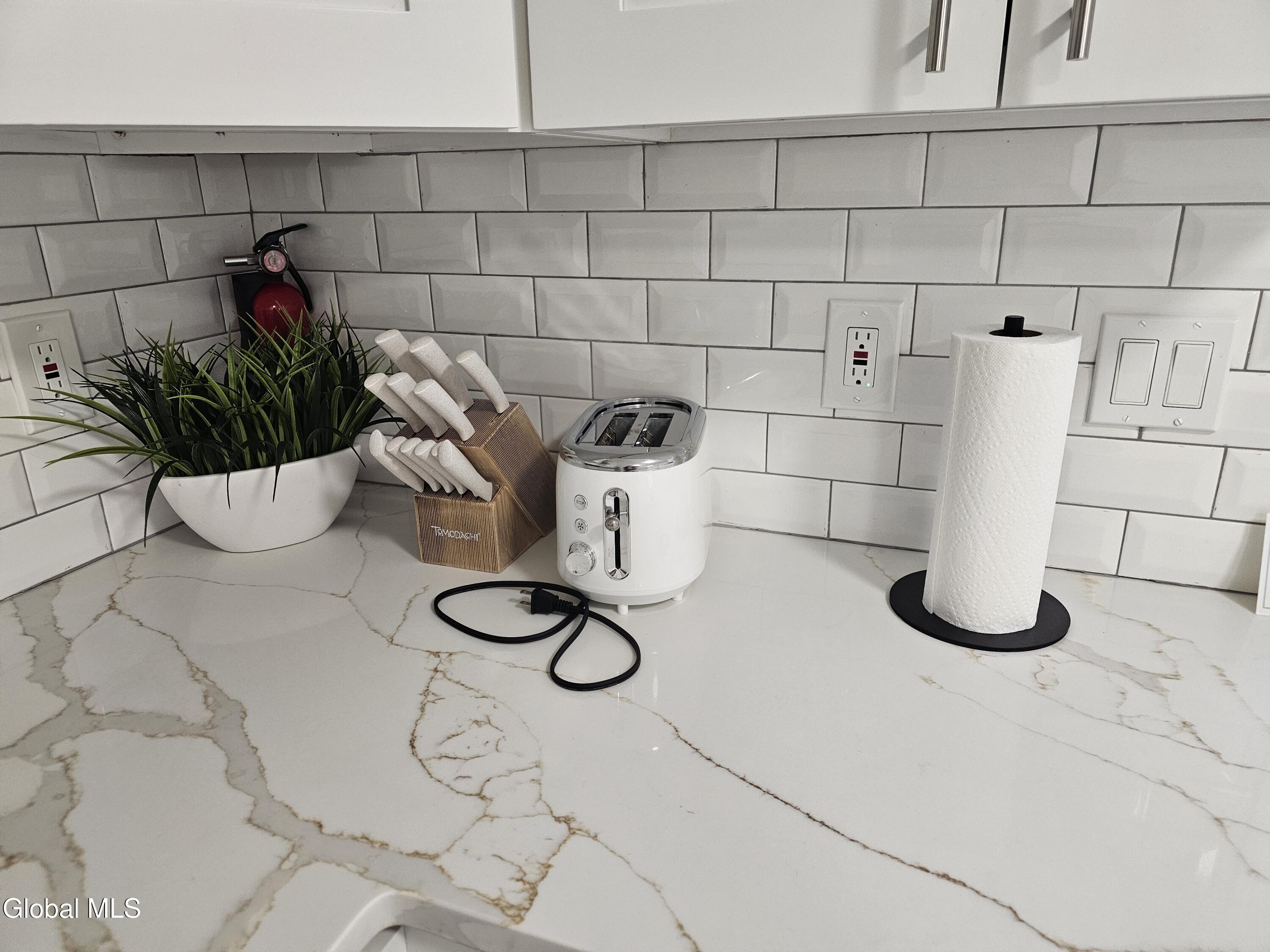 489 Grooms Road, Unit B Clifton Park, NY 12065 - Photo 8 of 20 20251105_131323