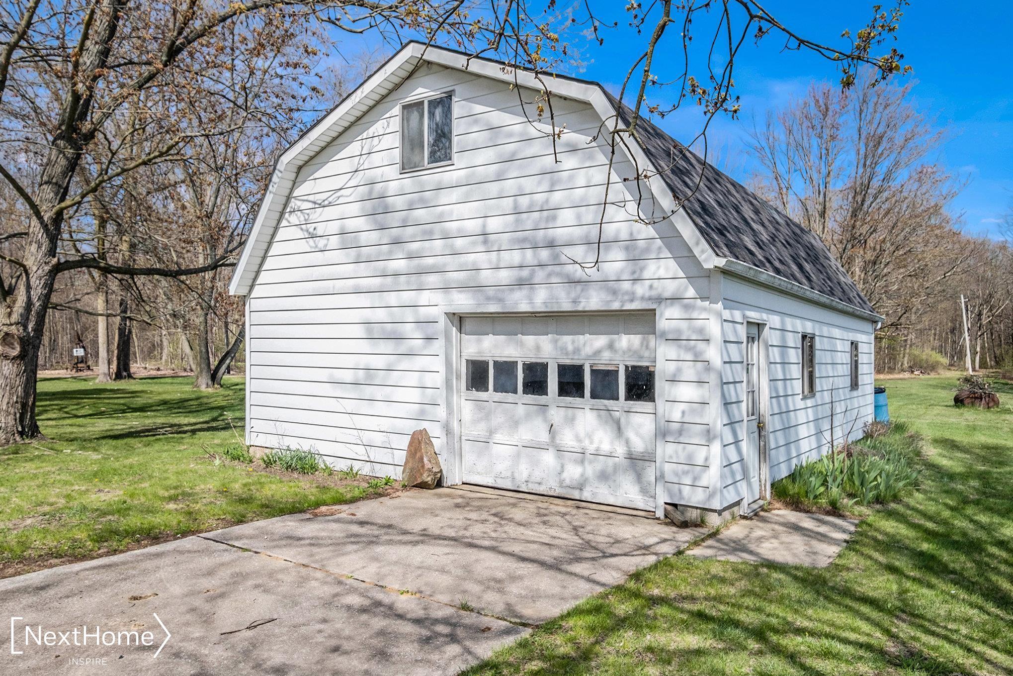 11655 Maple Road Birch Run, MI 48415 - Photo 3 of 40