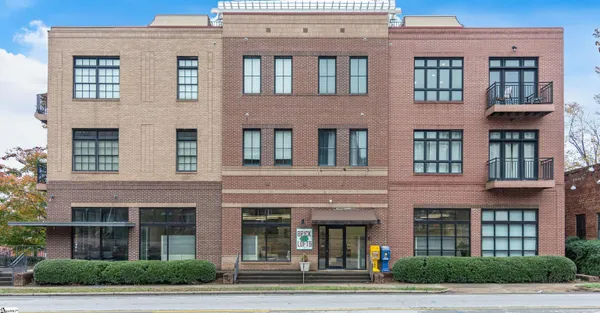 $2,350 | 301 Augusta Street, Unit 203, Greenville, SC 29601