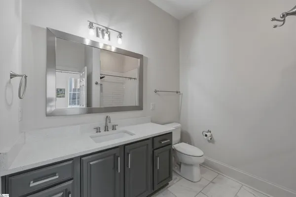 $2,350 | 301 Augusta Street, Unit 203, Greenville, SC 29601