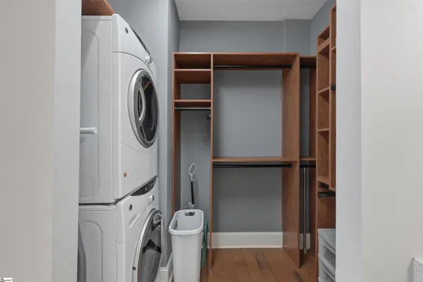 $2,350 | 301 Augusta Street, Unit 203, Greenville, SC 29601