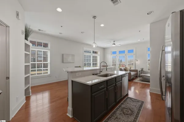 $2,350 | 301 Augusta Street, Unit 203, Greenville, SC 29601