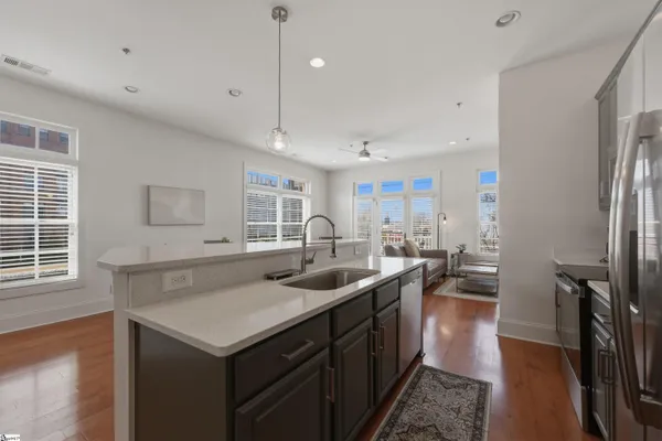 $2,350 | 301 Augusta Street, Unit 203, Greenville, SC 29601