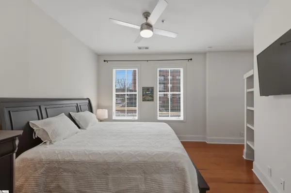 $2,350 | 301 Augusta Street, Unit 203, Greenville, SC 29601