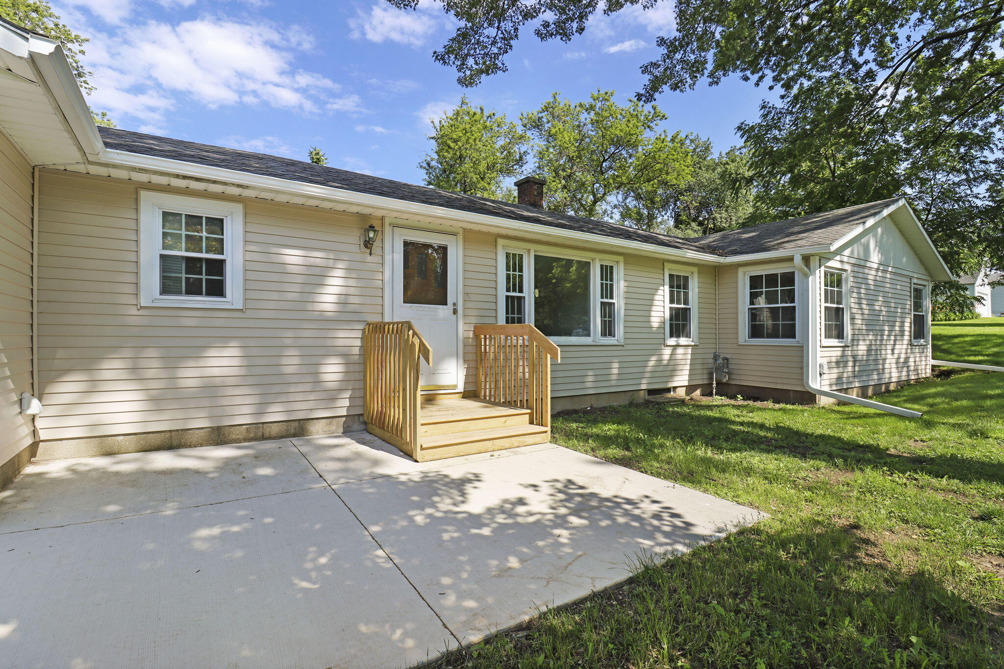 6592 Lorraine Road Richmond, WI 53115 - Photo 21 of 22 Front patio
