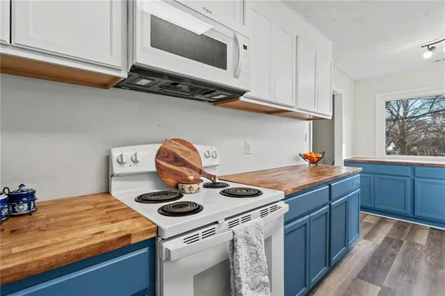 $314,750 | 925 West 27th Terrace, Lawrence, KS 66046