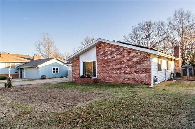 $314,750 | 925 West 27th Terrace, Lawrence, KS 66046