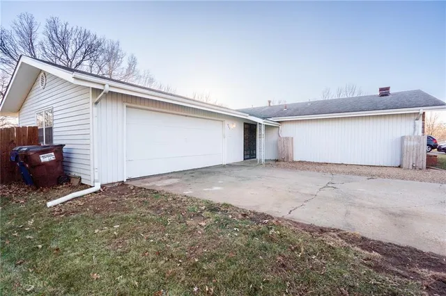 $314,750 | 925 West 27th Terrace, Lawrence, KS 66046