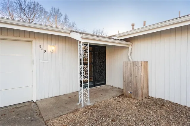 $314,750 | 925 West 27th Terrace, Lawrence, KS 66046