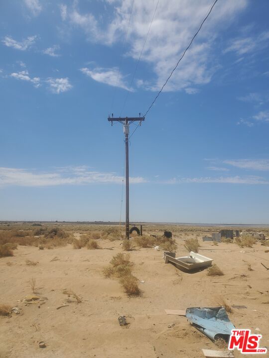 7797 Quartz Road Mojave, CA 93501 - Photo 16 of 23 a view of ocean view