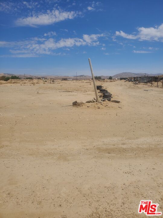 7797 Quartz Road Mojave, CA 93501 - Photo 18 of 23 a view of beach and ocean