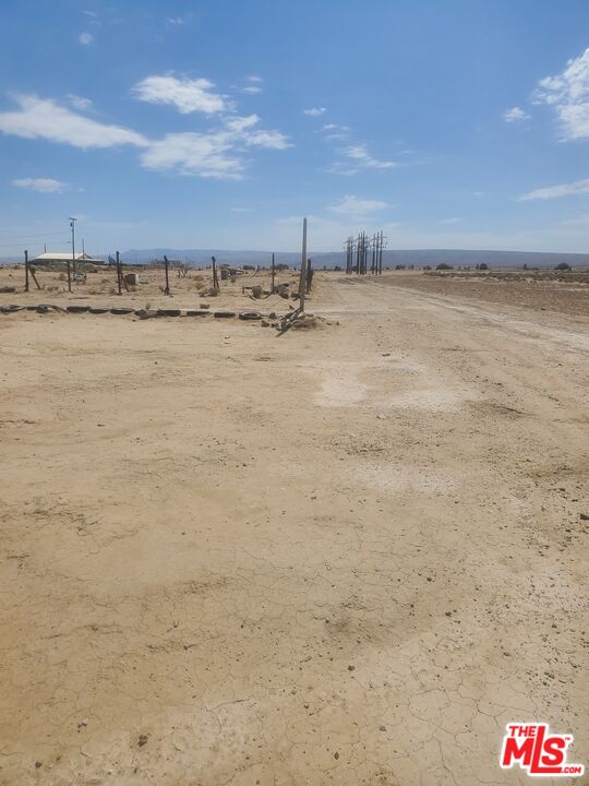 7797 Quartz Road Mojave, CA 93501 - Photo 20 of 23 a view of ocean view with beach