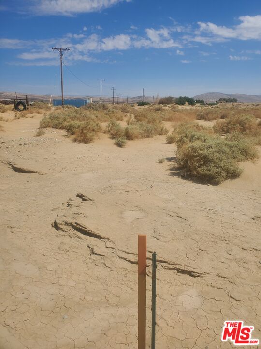 7797 Quartz Road Mojave, CA 93501 - Photo 2 of 23 a view of beach and ocean