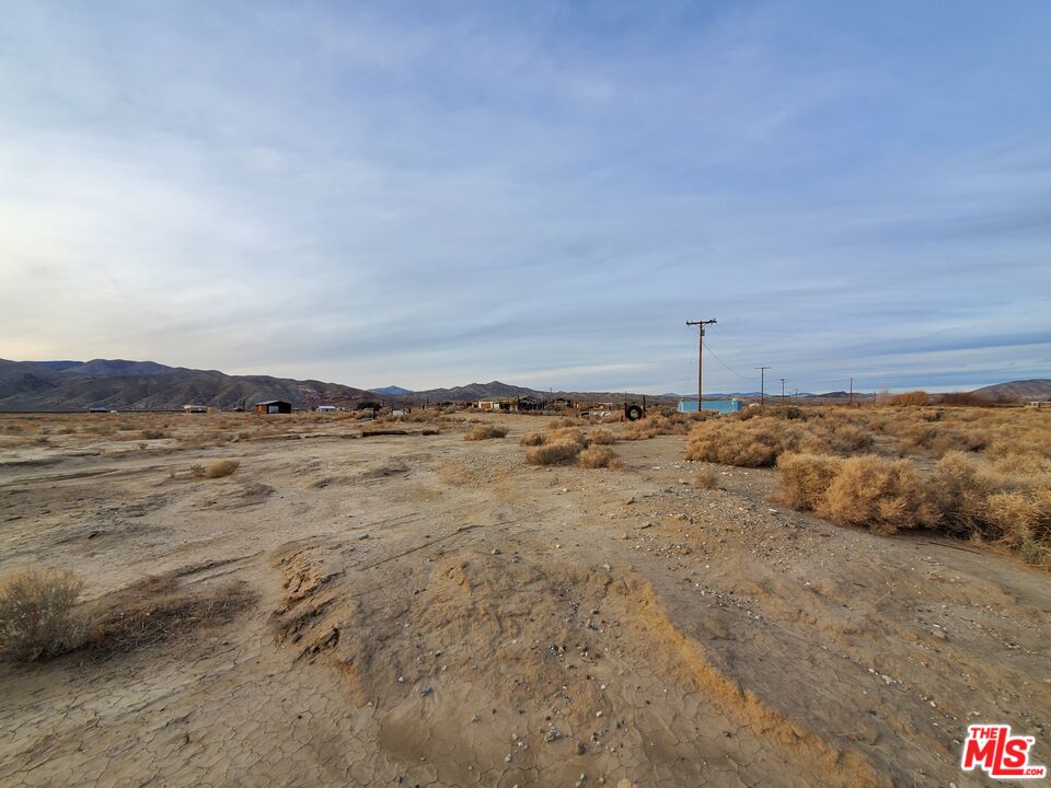 7797 Quartz Road Mojave, CA 93501 - Photo 5 of 23 a view of ocean view with beach