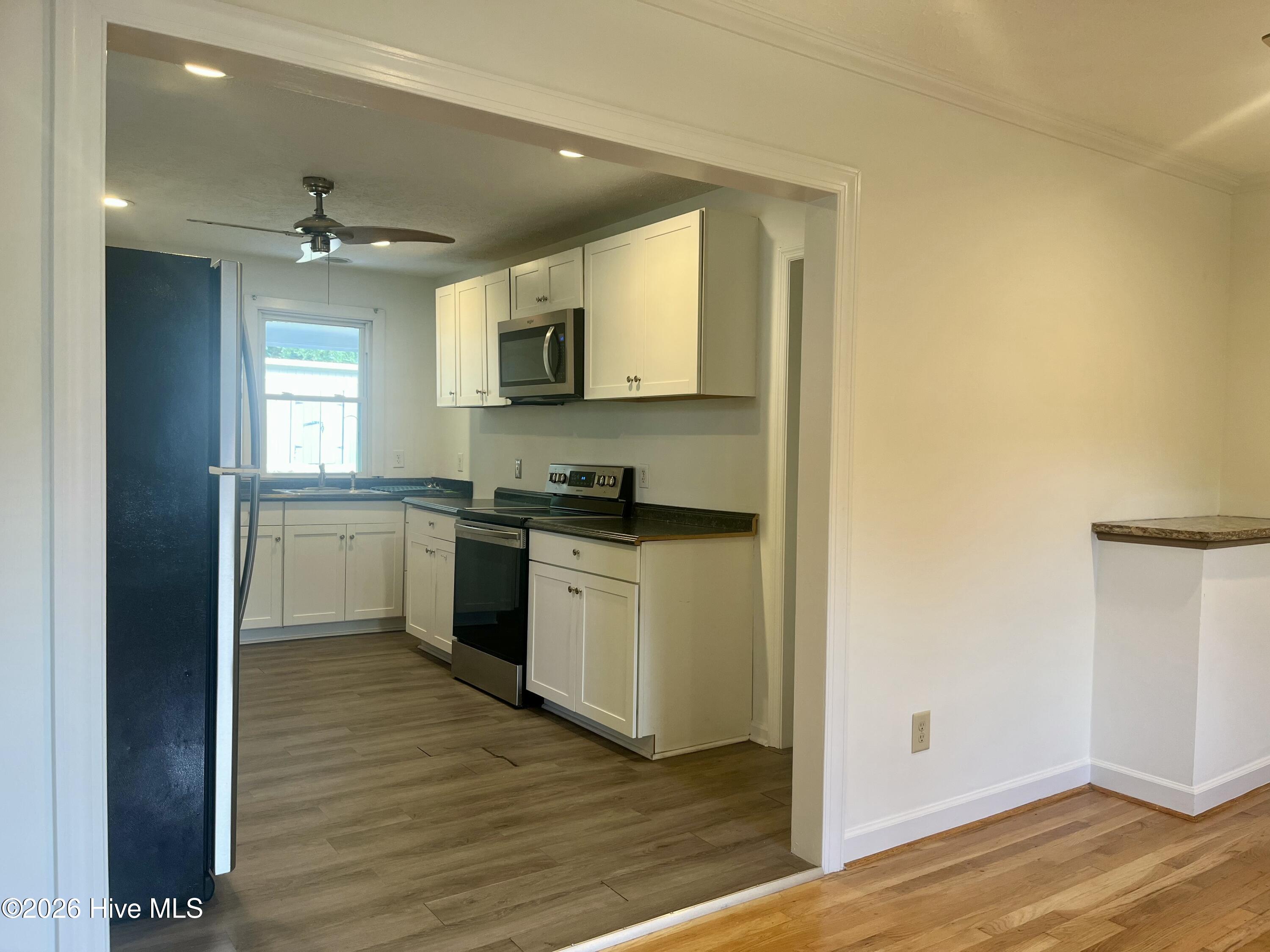 529 West Chapin Road Aberdeen, NC 28315 - Photo 10 of 38 IMG_6422 3