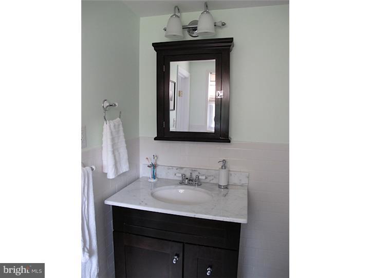 9728 Glenhope Road Philadelphia, PA 19115 - Photo 13 of 19 Bathroom