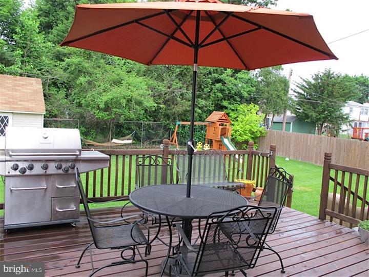 9728 Glenhope Road Philadelphia, PA 19115 - Photo 17 of 19 Back Yard